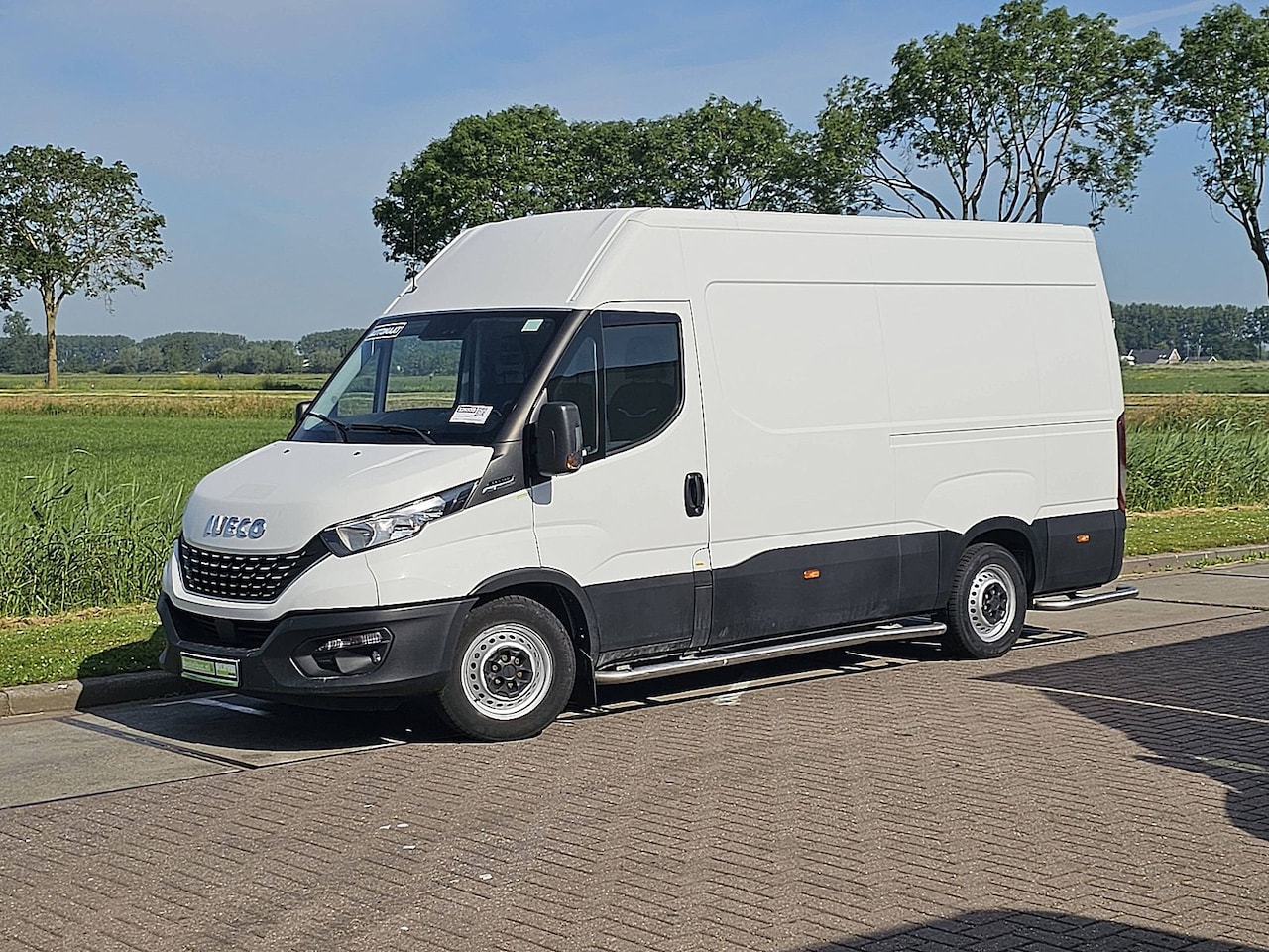Iveco Daily - 35 S 14 300 35S14 L2H2 Automaat Euro6 3.5T-Trekhaak 3-Zits Airco/ECC Standkachel 3-Zits Stoelverwarmin - AutoWereld.nl