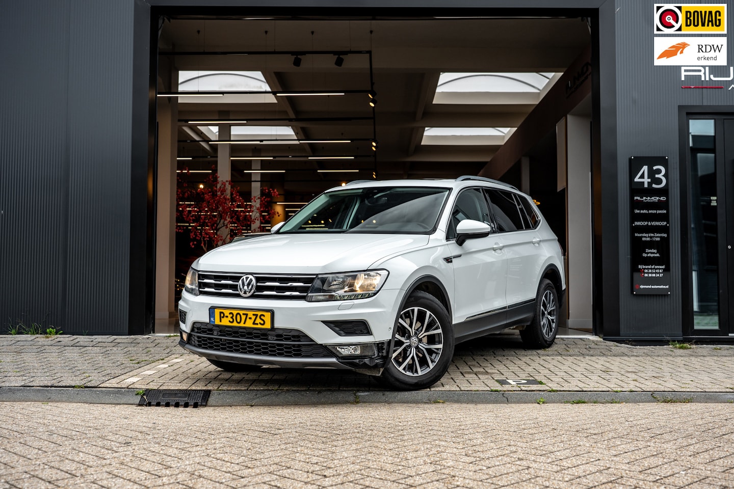 Volkswagen Tiguan - 2.0 TDI 4Motion Highline Business R|Pano|Dyna-Audio|Massage|Acc|Line-Assist|Trekhaak - AutoWereld.nl