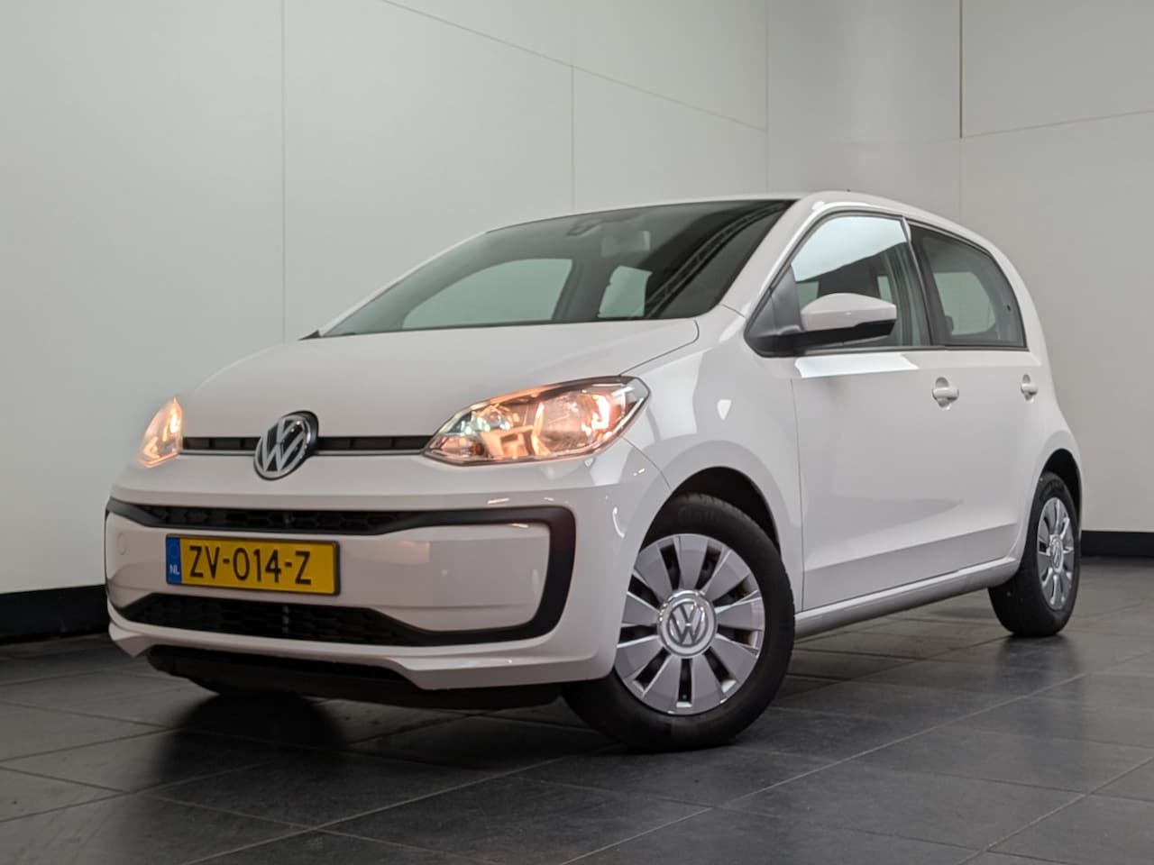 Volkswagen Up! - 1.0 BMT 60 pk move | Airco | Bluetooth | DAB | - AutoWereld.nl