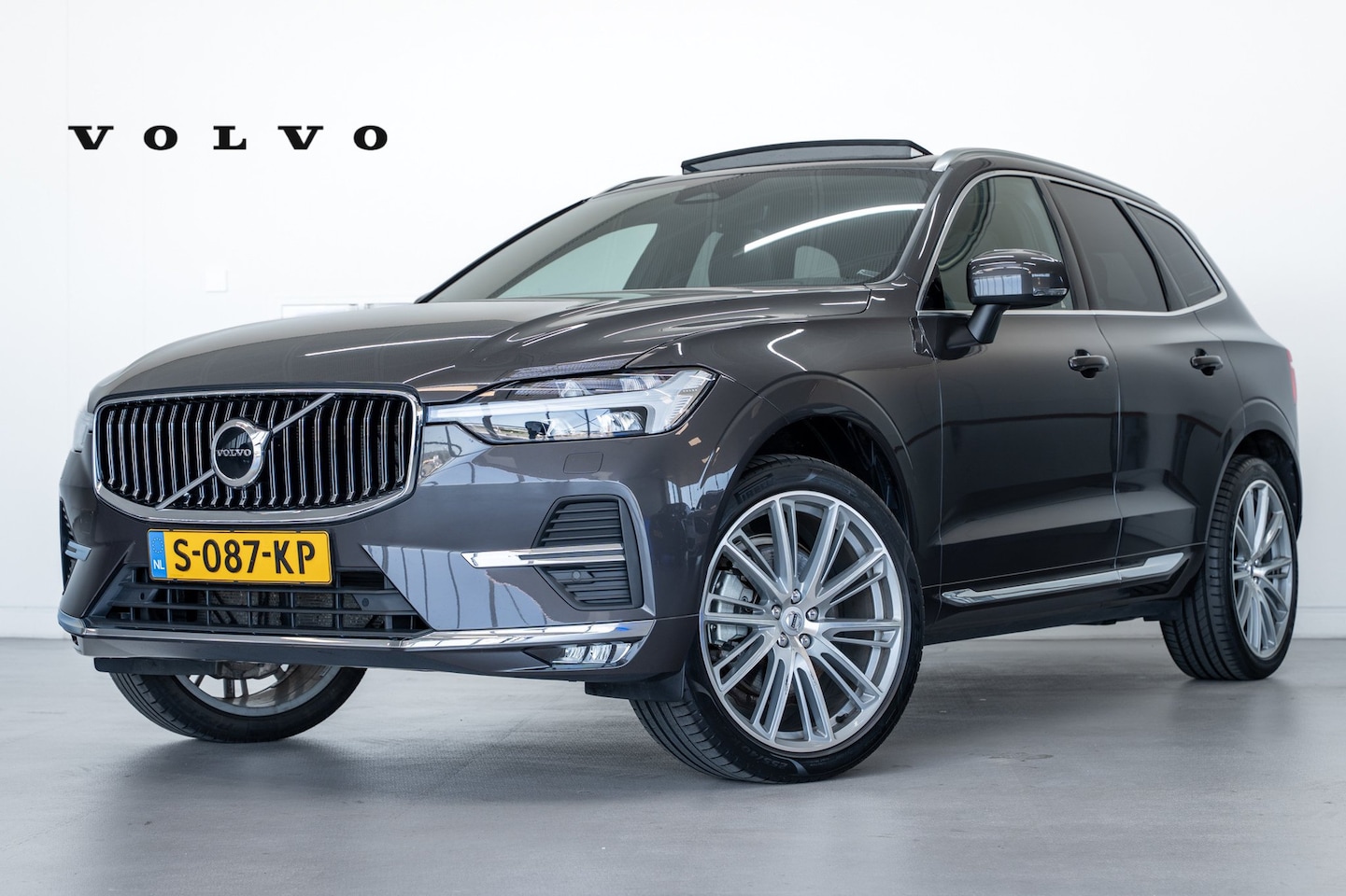 Volvo XC60 - B4 197PK Ultimate Bright | Trekhaak | HK Audio | Memory | Panoramadak - AutoWereld.nl