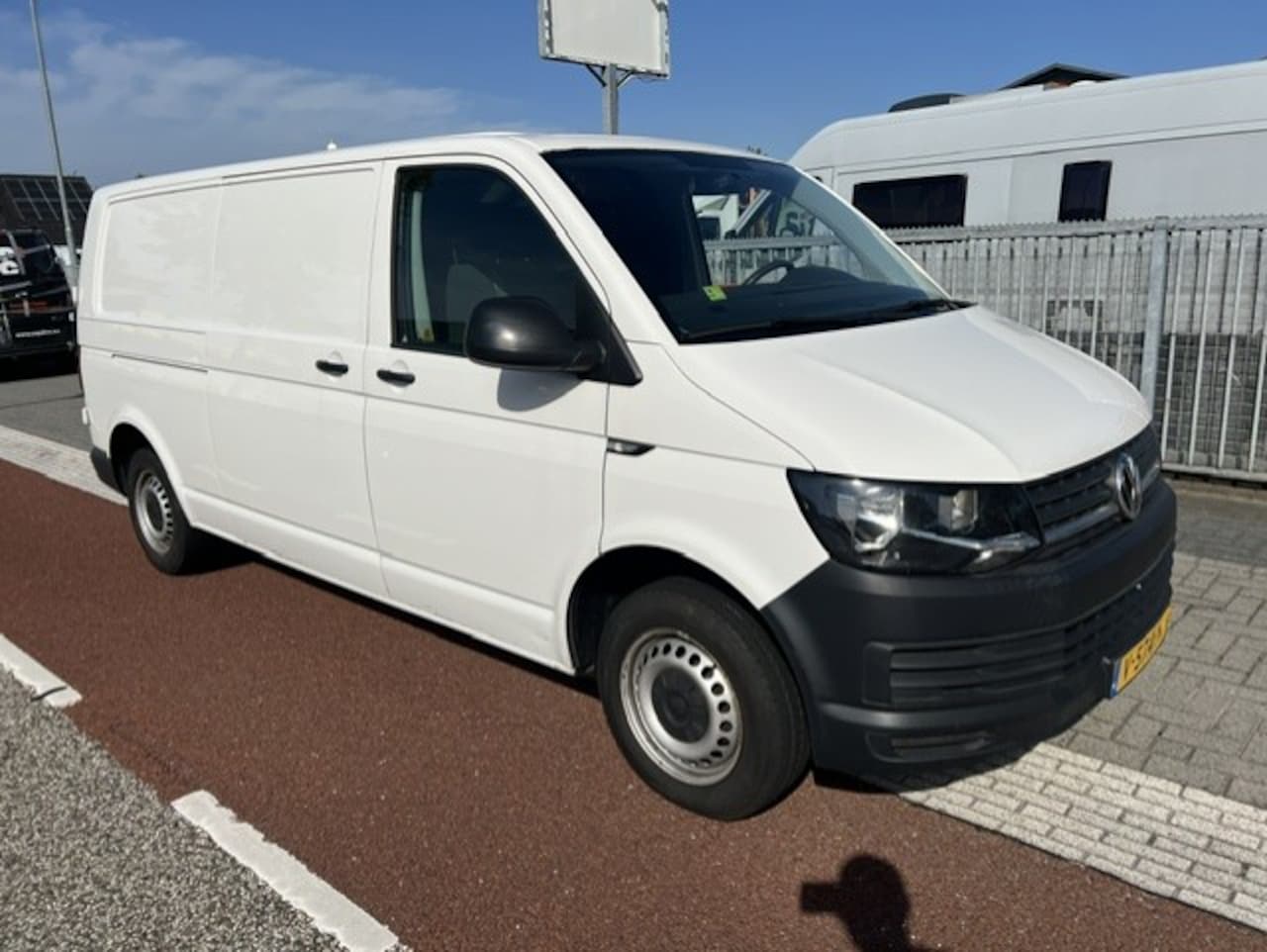 Volkswagen Transporter - 2.0 TDI 75kw L2H1 LANG AIRCO KLIMA EURO6 - AutoWereld.nl