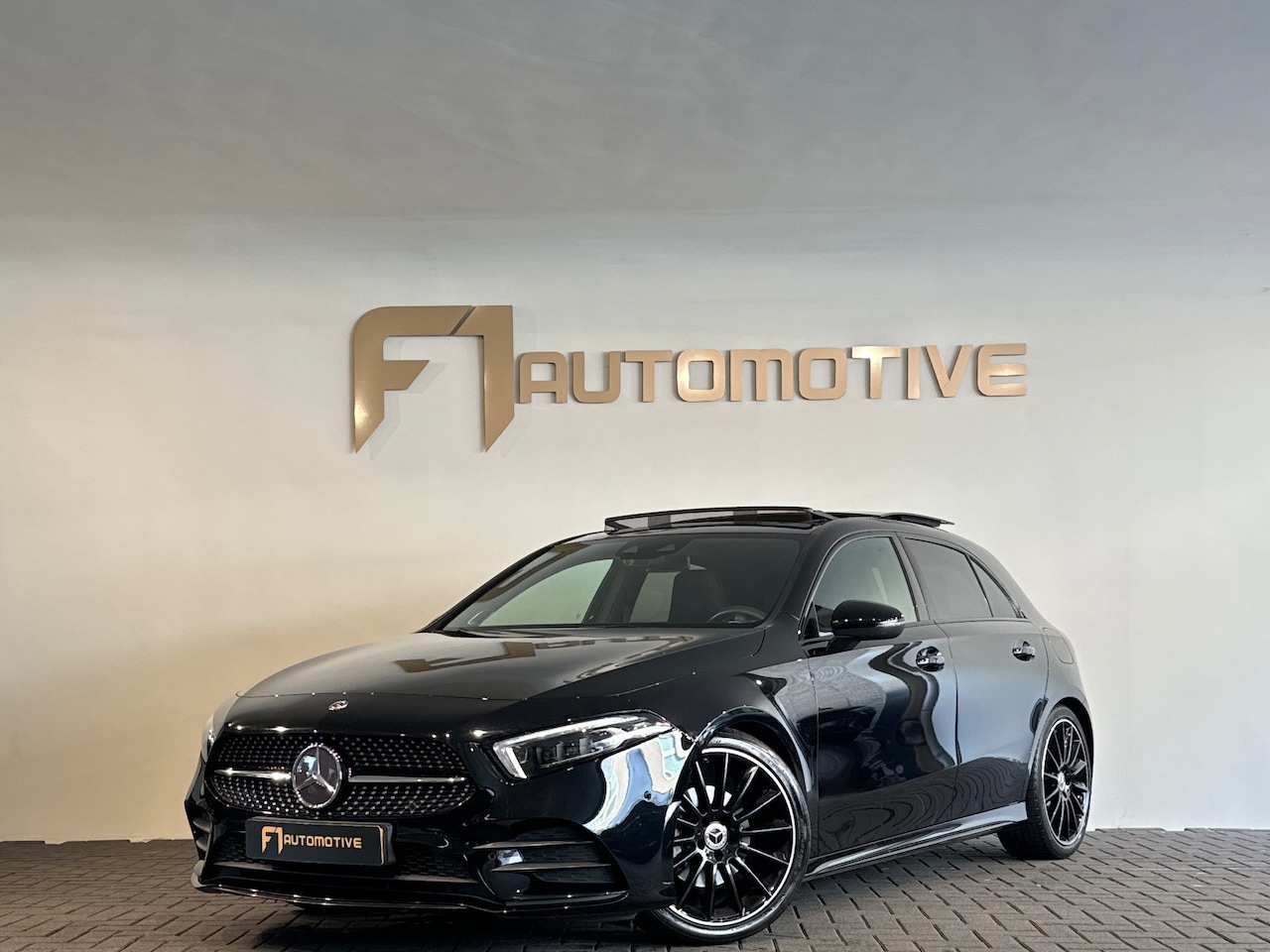 Mercedes-Benz A-klasse - 180 AMG Pano|Burmester|Sfeer|Camera|Dodehoek - AutoWereld.nl