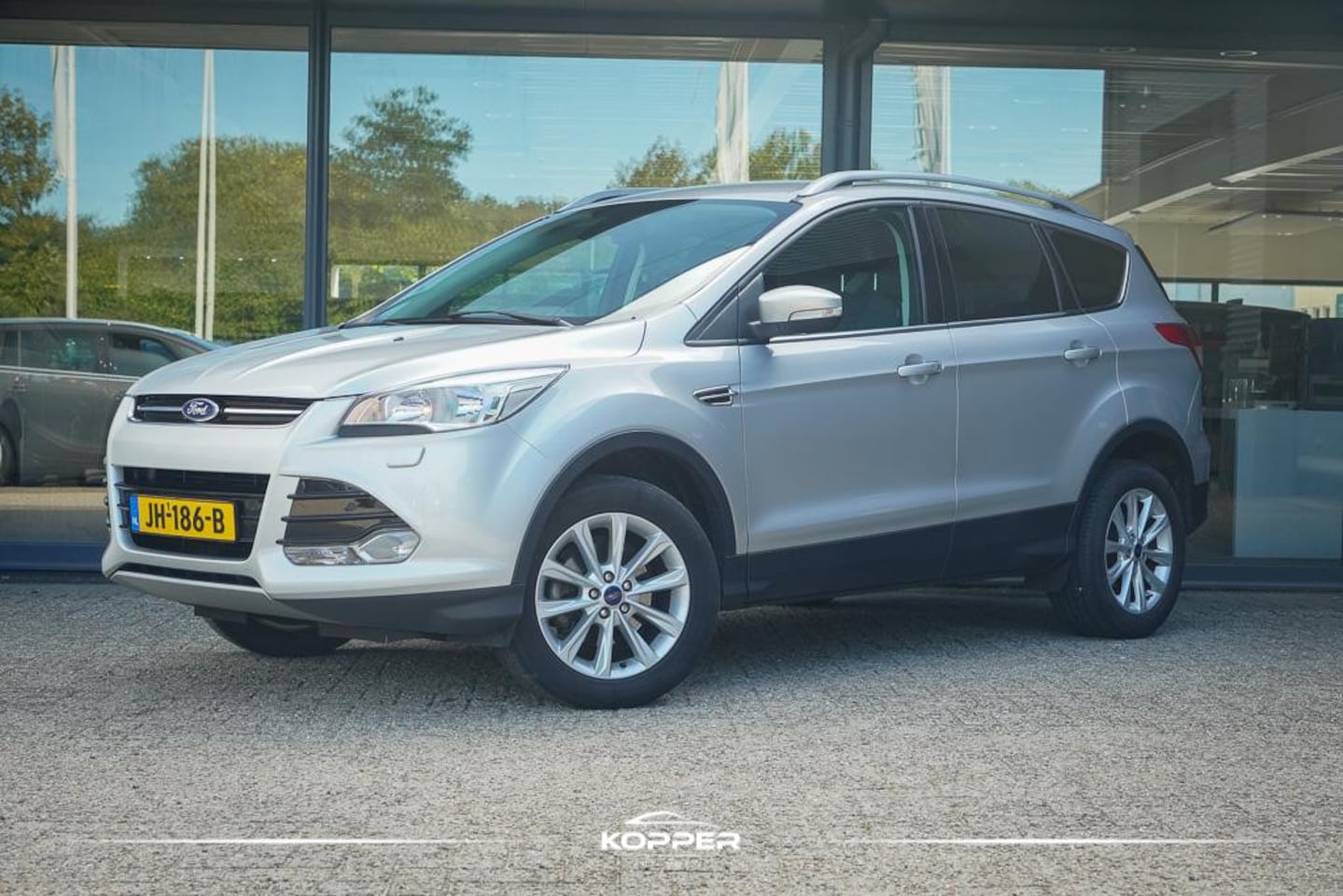 Ford Kuga - 1.5 Titanium / Winterpack / Trekhaak / Navi / Camera - AutoWereld.nl