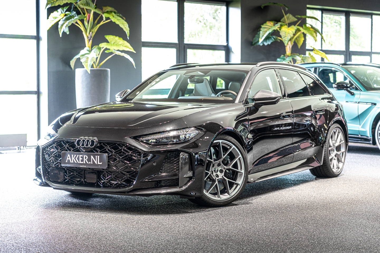 Audi RS5 - Avant Carbon | Audi Exclusive | Keram. Remschijven | Massage | Pano.dak - AutoWereld.nl