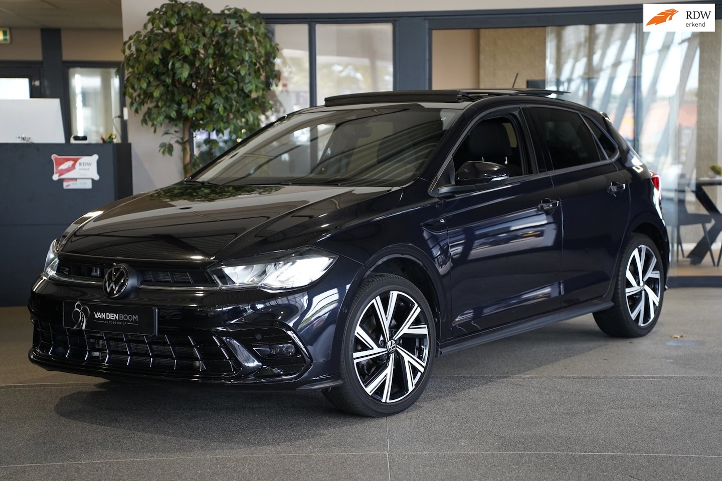 Volkswagen Polo - 1.0 TSI 2x R-Line 110PK DSG Facelift Pano Navi Cam Carplay ACC Virtual - AutoWereld.nl