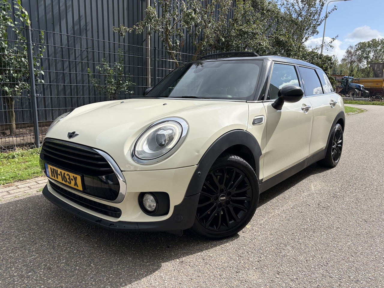 MINI Clubman - 1.5 Cooper Salt Business / PANORAMADAK / NAVI / CRUISE / AIRCO - AutoWereld.nl