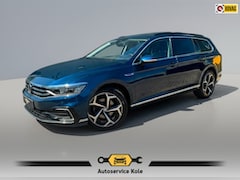 Volkswagen Passat Variant - 1.4 TSI PHEV * AUTOMAAT * Panoramadak * Dealer onderhouden
