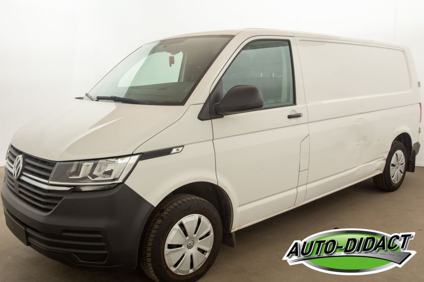 Volkswagen Transporter - 2.0 TDI 110kW L2H1 Airco - AutoWereld.nl