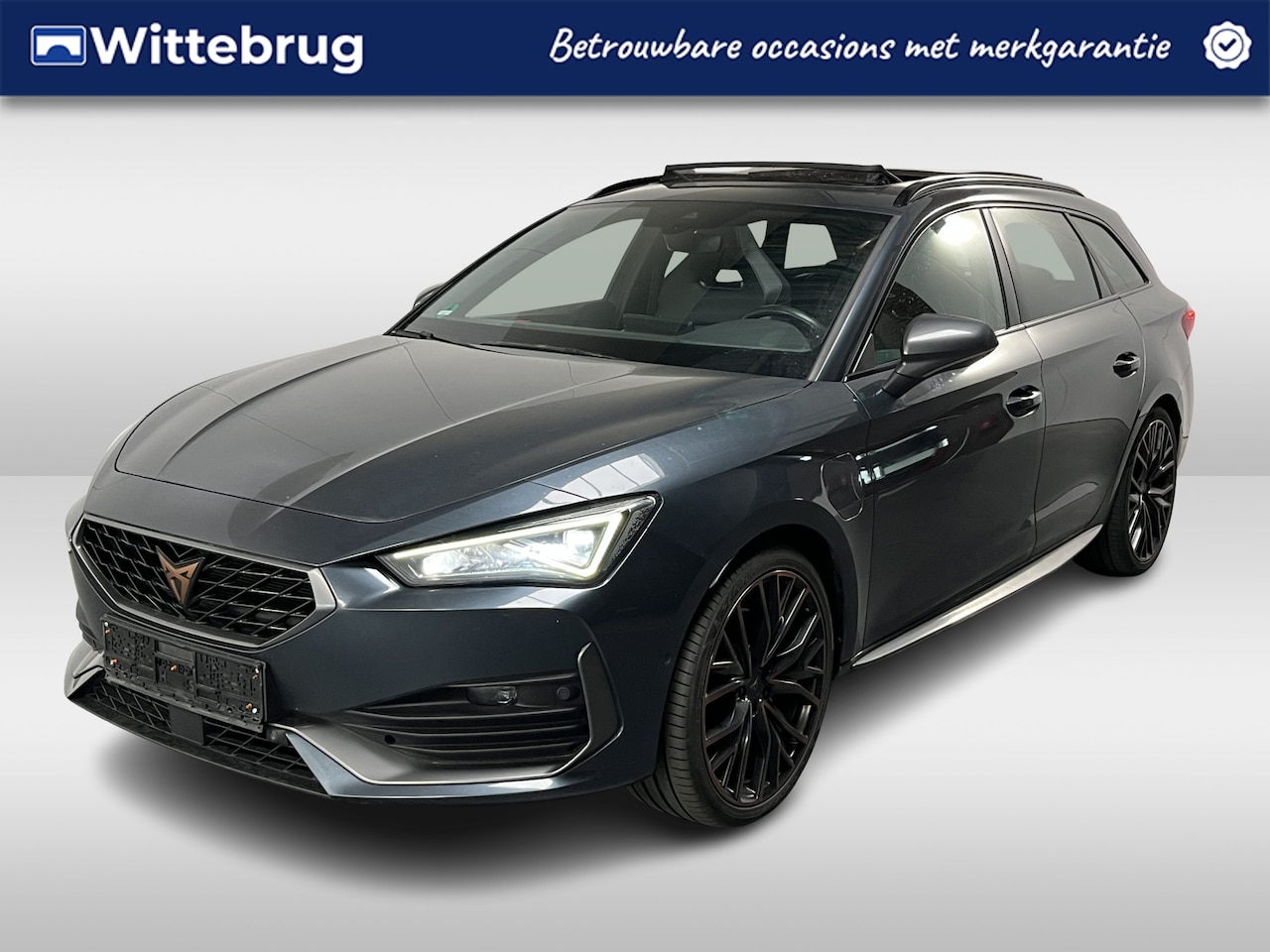 CUPRA Leon Sportstourer - 1.4 e-Hybrid VZ Performance / AUTOMAAT/ PANO/ KEYLESS/ CRUISE/ NAVI/ STOELVERWARMING/ PARK - AutoWereld.nl