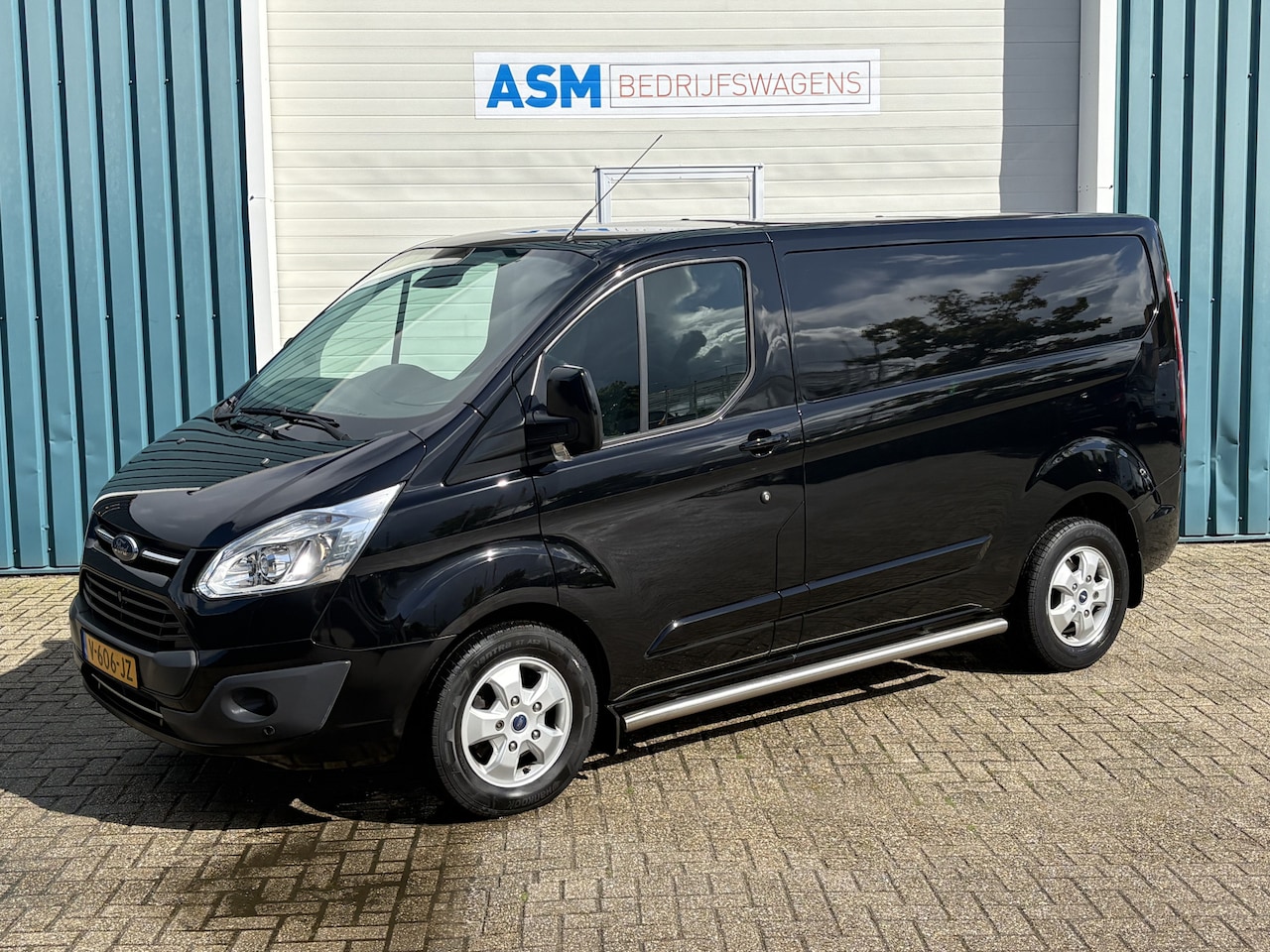 Ford Transit Custom - 270 2.0 131Pk TDCI L1H1 Limited / Cruise / Airco / Navi - AutoWereld.nl