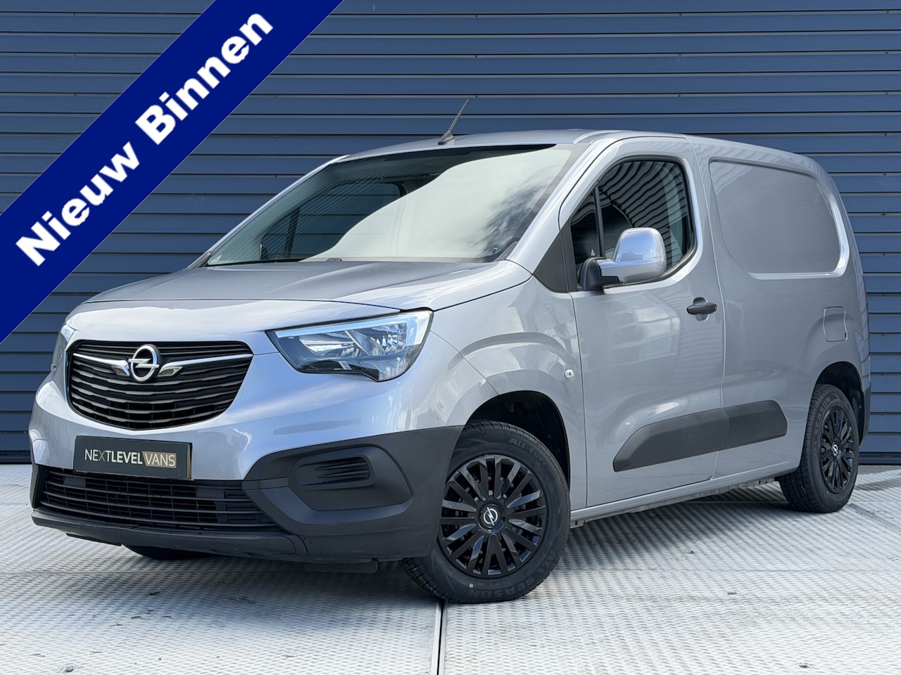 Opel Combo - 1.5D L1H1 Edition 100 PK | Airco | Laadruimte inrichting | Airco | Trekhaak - AutoWereld.nl