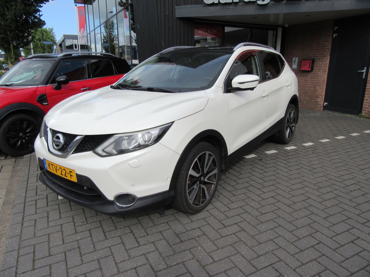Nissan Qashqai - 1.2 Connect Edition met panodak en trekhaak - AutoWereld.nl