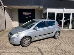 Hyundai i20 - 1.2i DynamicVersion / AIRCO / 5 DEURS / APK MEI 2027 /