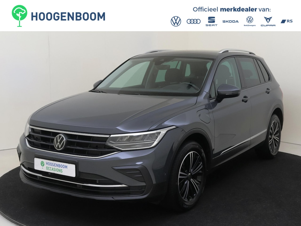 Volkswagen Tiguan - 1.4 TSI eHybrid Life | SoH 86% | Trekhaak | 360 camera | Adaptieve cruise control | Lane a - AutoWereld.nl