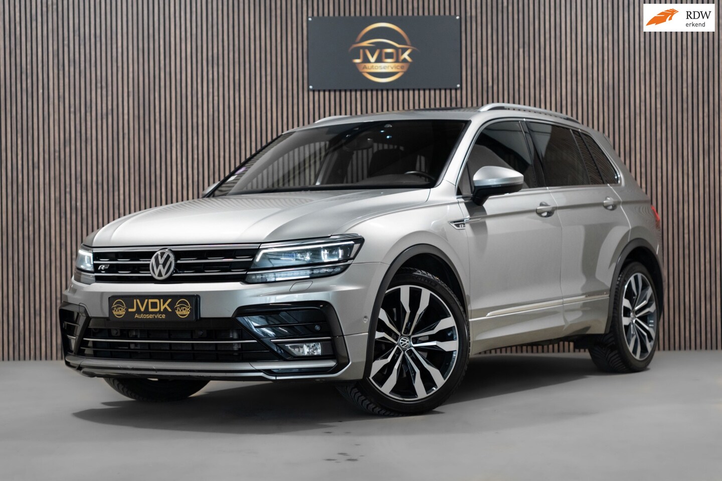 Volkswagen Tiguan - 2.0 TSI 4Motion R-line DSG Pano Keyles Leder - AutoWereld.nl