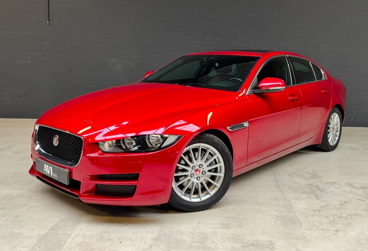Jaguar XE - 2.0 D Portfolio 1e Eigenaar Dealer Onder. - AutoWereld.nl