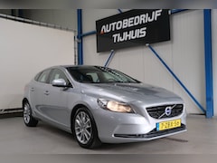 Volvo V40 - 1.6 D2 Momentum Automaat - N.A.P. Airco, Cruise, PDC, Carplay, Virtual display, Trekhaak