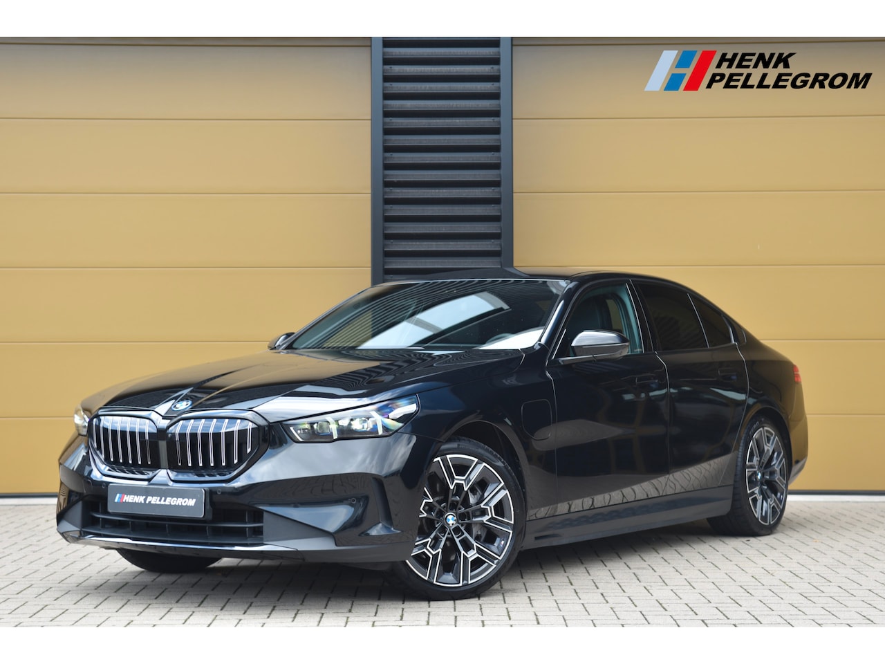 BMW 5-serie - 550e xDrive * Harman/Kardon * Trekhaak * SOH 96% * Comforttoegang * 20' LM * Comfortstoele - AutoWereld.nl
