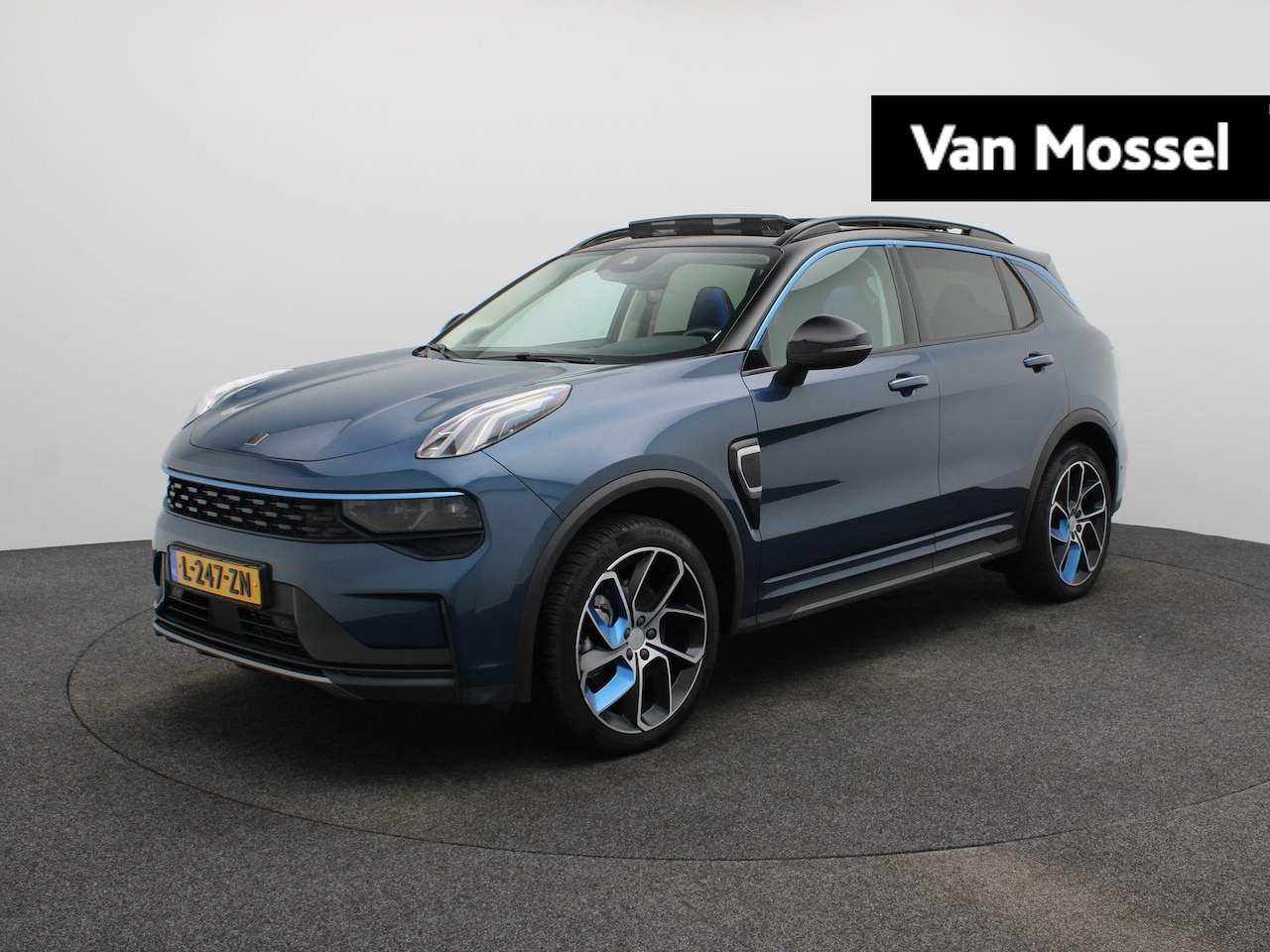 Lynk & Co 01 - 1.5 | Trekhaak 1800KG Trekgewicht! | Achteruitrijcamera | Panorama dak | Draadloze telefoo - AutoWereld.nl