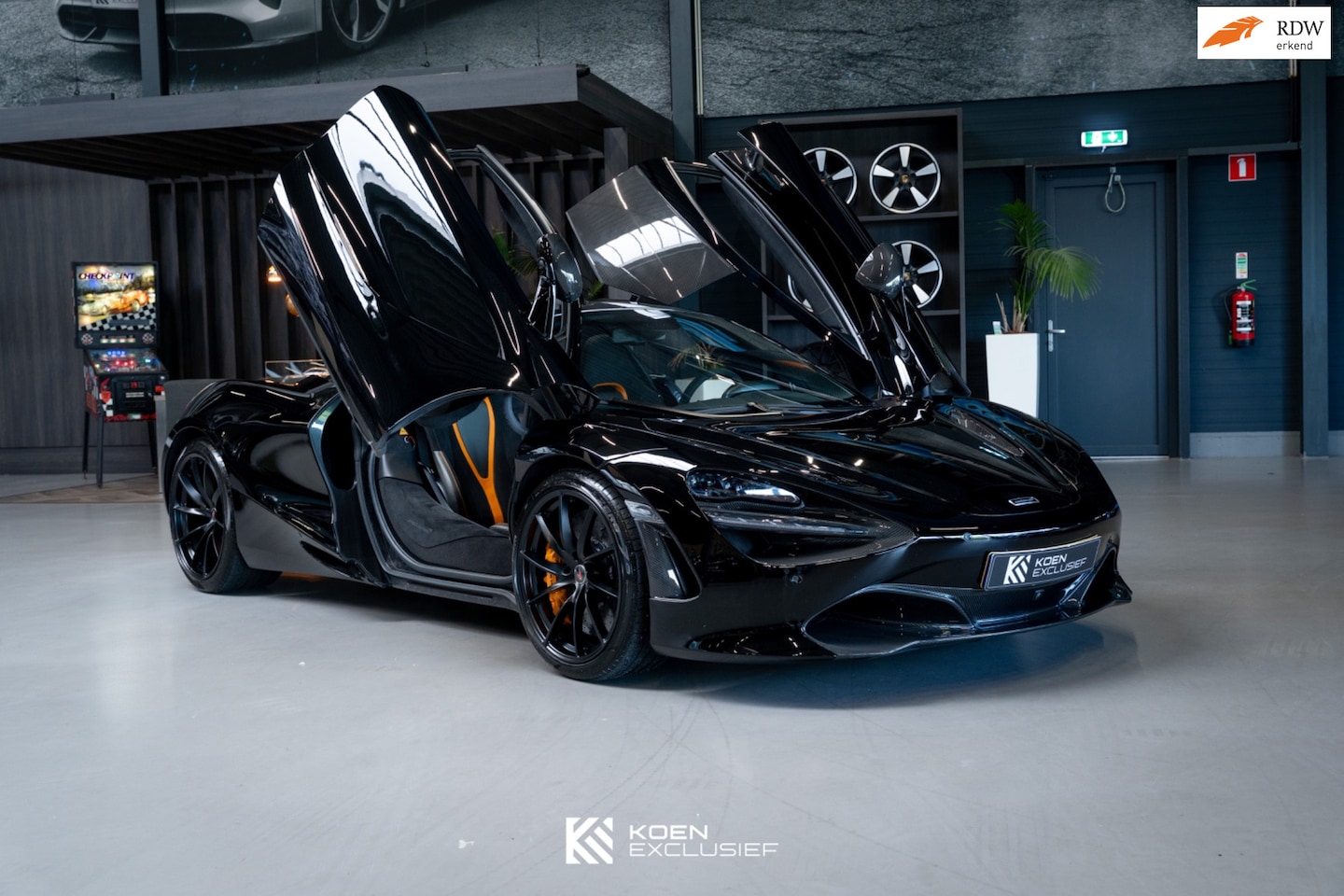 McLaren 720S - 4.0 V8 (2017, NL) lift, paint elite cosmos, full carbon, keramische remmen - AutoWereld.nl