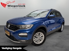 Volkswagen T-Roc - 1.5 TSI Style [ AUTOMAAT I CAMERA I ELEK. KLEP I TREKHAAK I ADAPT. CRUISE ]