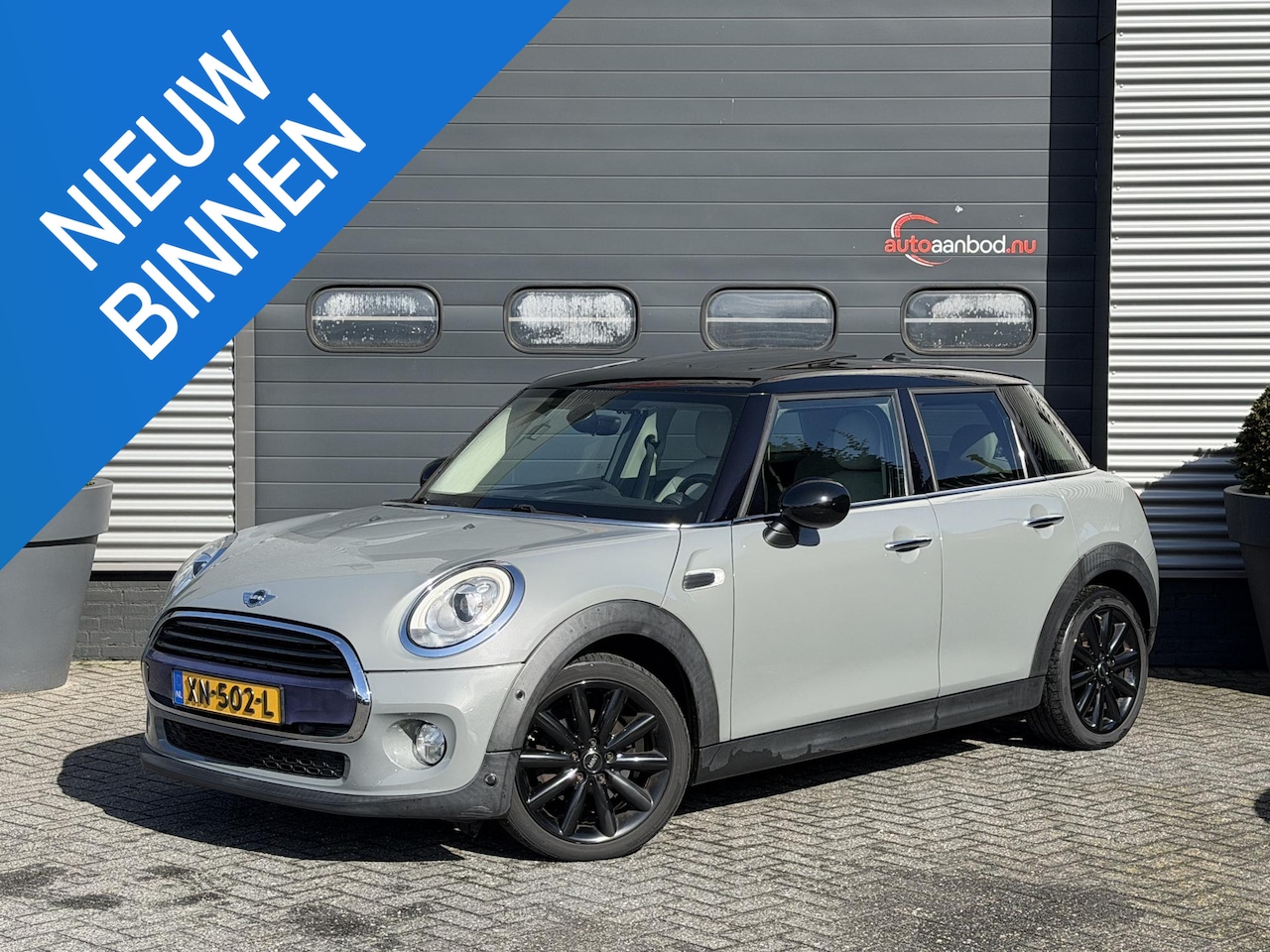 MINI 5-Deurs - 1.5 Cooper Chili Serious Business | Panoramdak | Navigatie | Climate Control | Privacy Gla - AutoWereld.nl