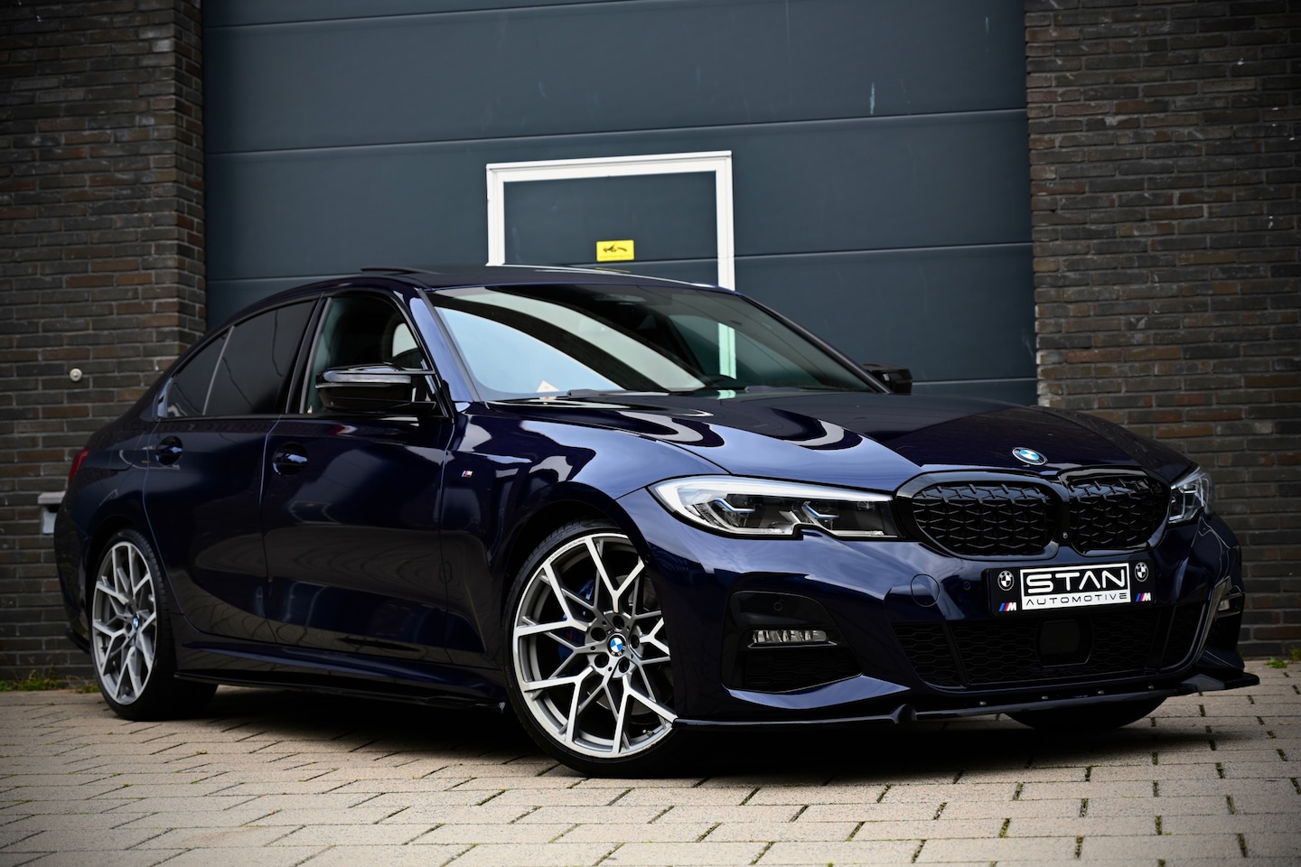 BMW 3-serie - BMW 330i High Executive Edition | M-Sport | Laser | Schuif-/kanteldak | Harman Kardon - AutoWereld.nl