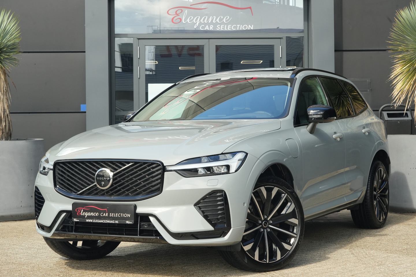 Volvo XC60 - 2.0 T8 Plug-in hybrid AWD Ultra Dark | Luchtvering | Pano | Trekhaak | Volvo XC60 2.0 T8 P - AutoWereld.nl