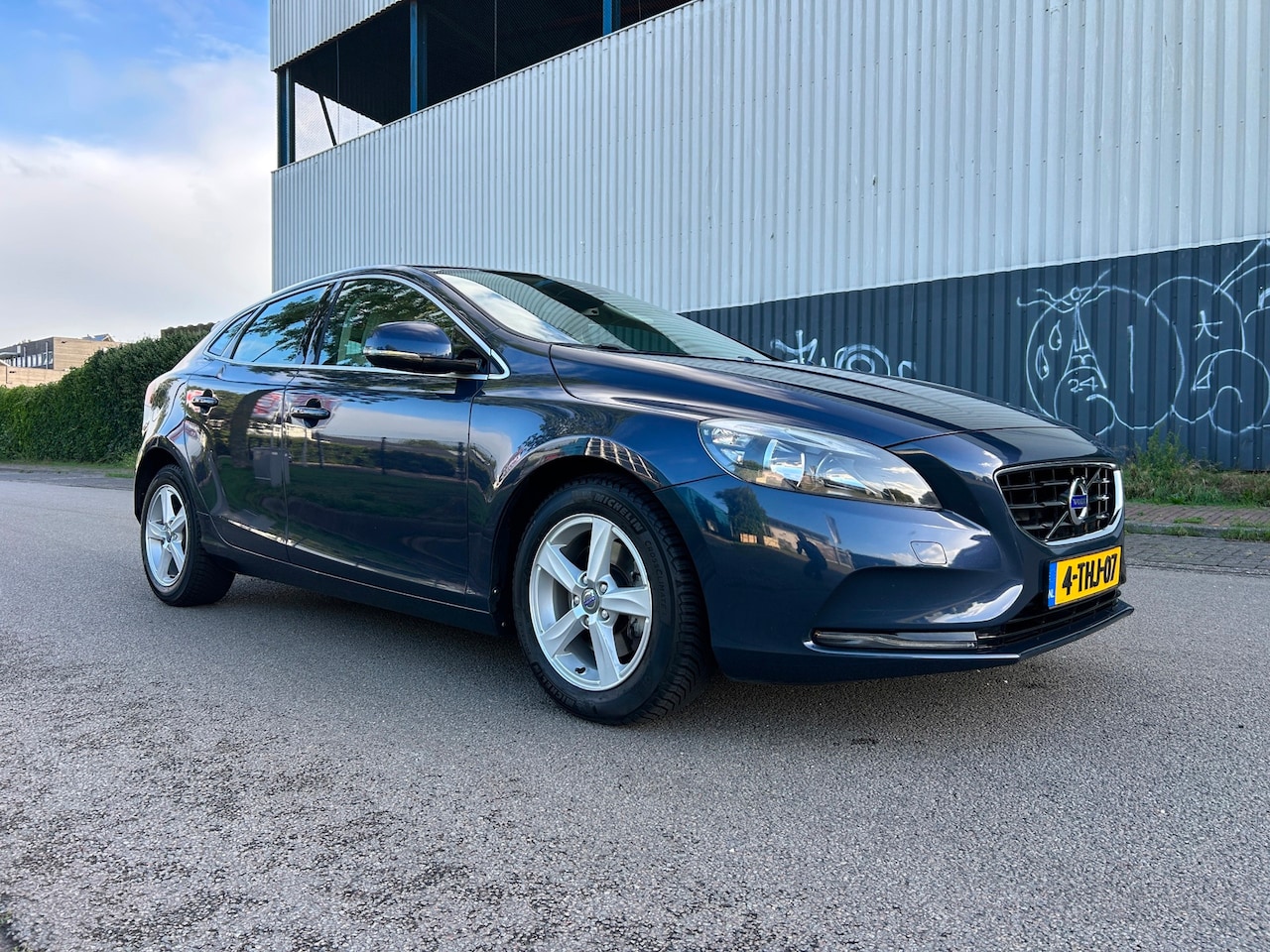 Volvo V40 - 1.6 T2 Momentum Navi/Stoelverwarming/Bluetooth/Trekhaak - AutoWereld.nl