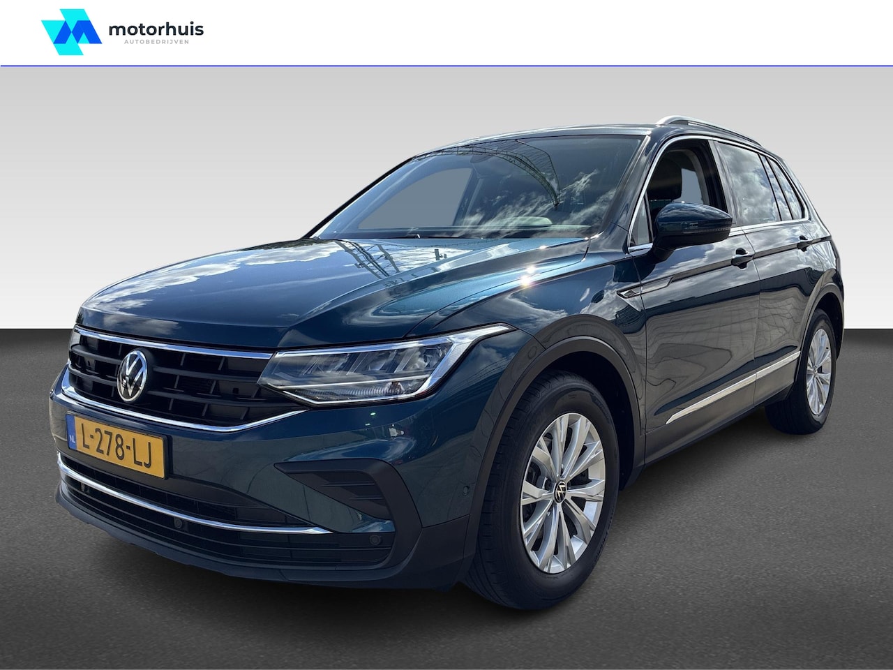 Volkswagen Tiguan - 1.5 TSI Life Business | Airco (automatisch) | DAB ontvanger | Hill hold functie - AutoWereld.nl