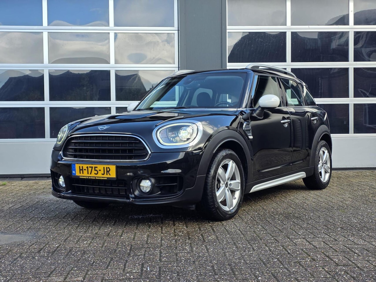 MINI Countryman - 1.5 Cooper Business Edition - AutoWereld.nl