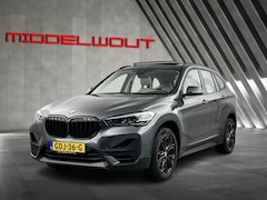 BMW X1 - sDrive18i High Exe. Shadow-Line Pano-dak/Leder/18'LMV/Navi+ Keyless Start