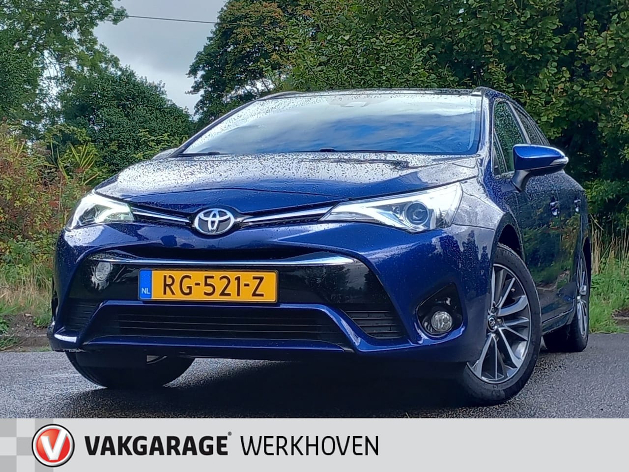 Toyota Avensis Touring Sports - 1.8 VVT-i SkyView | Orig. 55.000 km !| Panoramadak - AutoWereld.nl