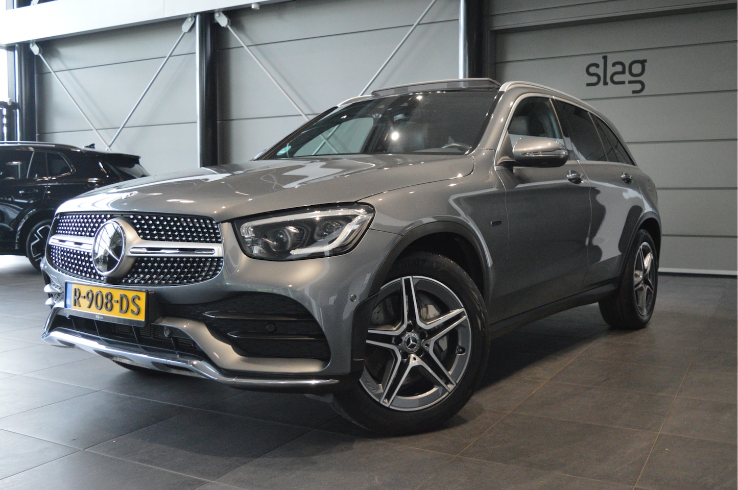 Mercedes-Benz GLC-klasse - 300e 4MATIC AMG Head Up pano leer trekhaak 19 inch !! - AutoWereld.nl