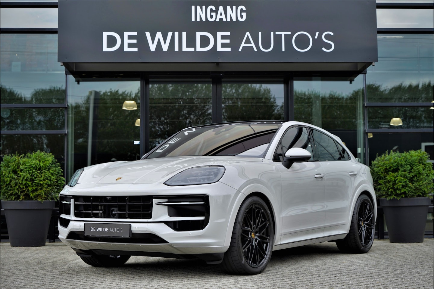 Porsche Cayenne Coupé - 3.0 E-Hybrid SportDesign Krijt SoftClose Achterasbesturing Pano Head-up Innodrive PDCC 18- - AutoWereld.nl