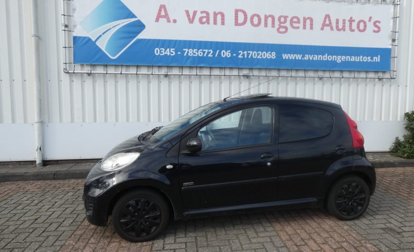 Peugeot 107 - 1.0-12V Sportium 1.0-12V SPORTIUM,Schuifdak,Spotify,Airco, - AutoWereld.nl