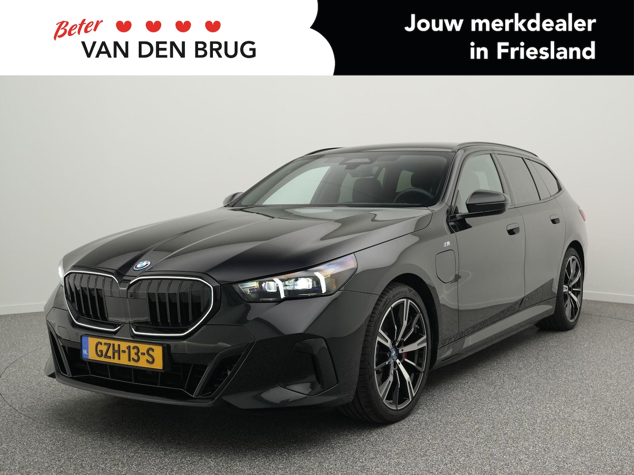 BMW 5-serie Touring - 530e 300 PK | Leder | Harman/ Kardon | M-Sportpakket | Wegklapbare Trekhaak | 360 Camera | - AutoWereld.nl