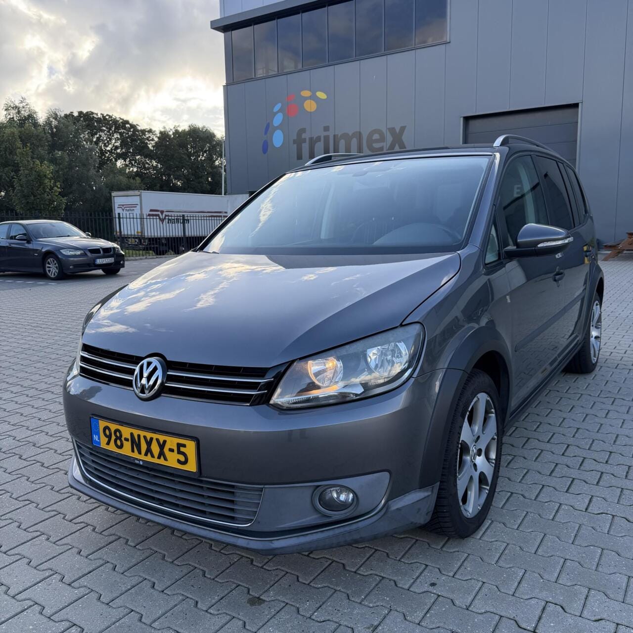 Volkswagen Touran Cross - 1.4 TSI 7 Persoon | **NW KETTING** - AutoWereld.nl