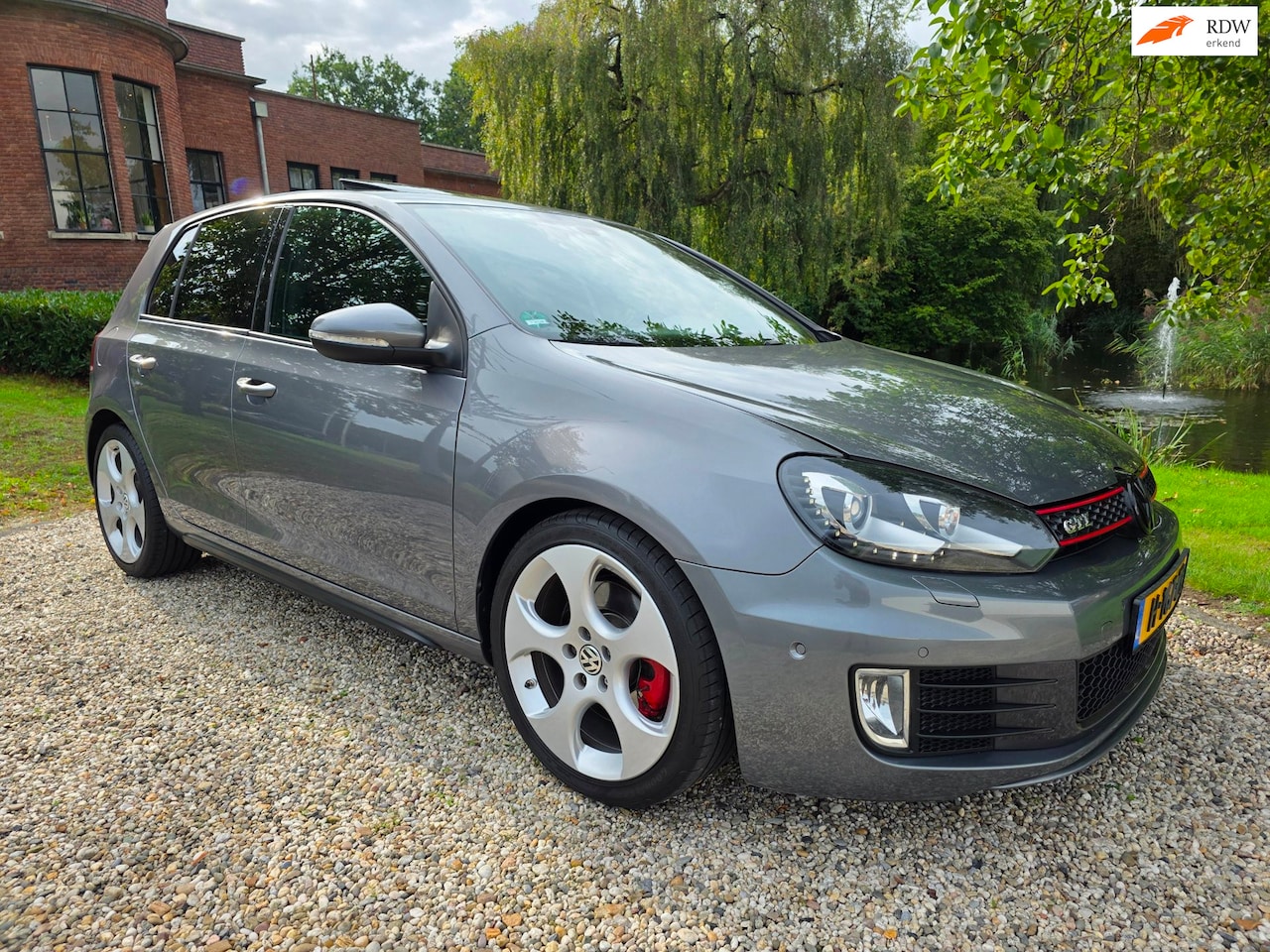 Volkswagen Golf - 2.0 GTI AUTOMAAT/dak/XENON/trekhaak - AutoWereld.nl