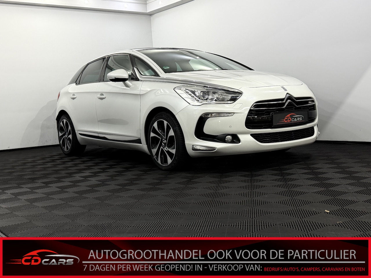 Citroën DS5 - 1.6 THP So Chic Panoramadak, Camera, Navi, Half leder, Keyless start, Cruise control, Lich - AutoWereld.nl