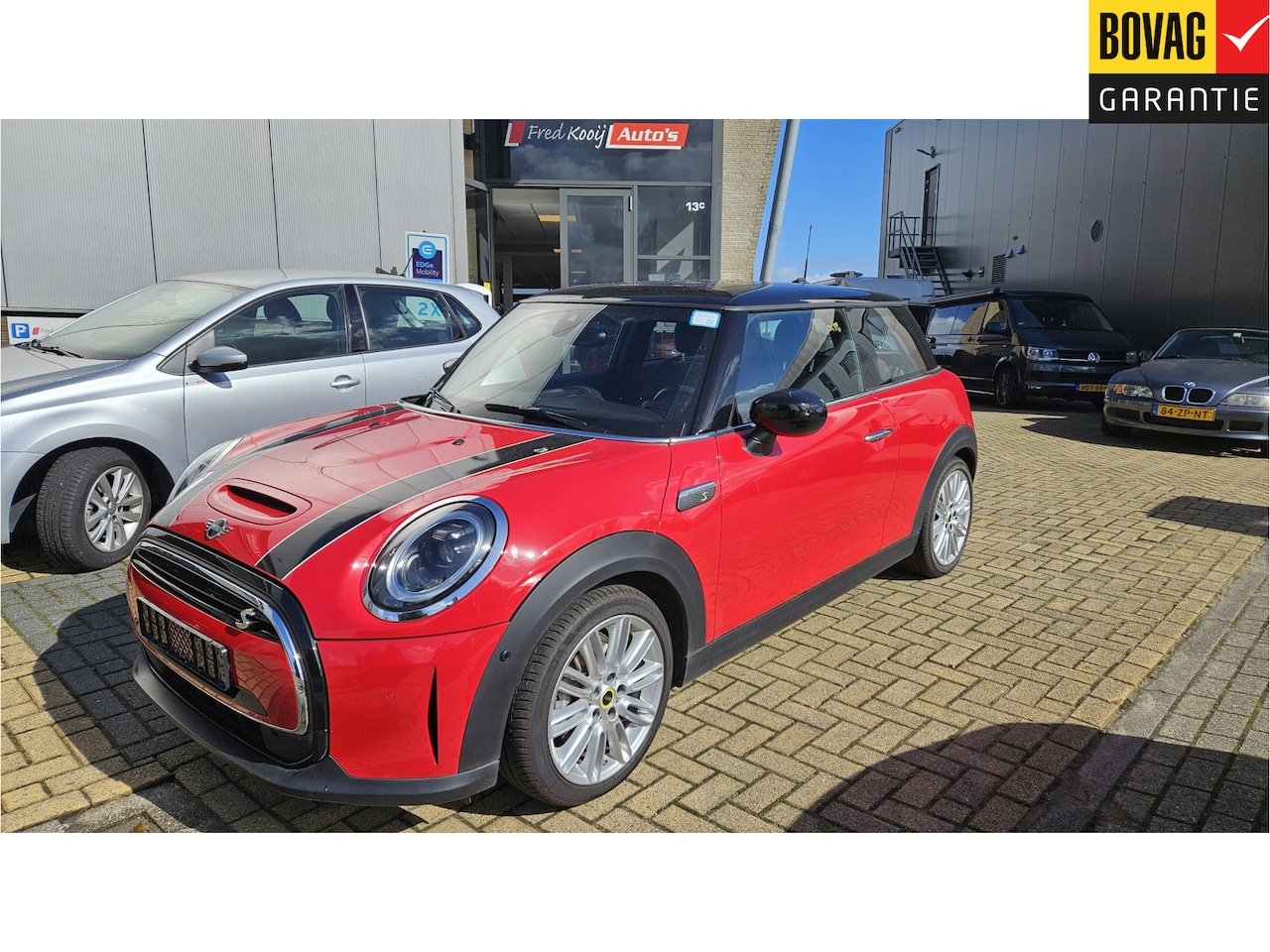 MINI Electric - Chilli Red Edition 33 kWh Panoramadak - AutoWereld.nl