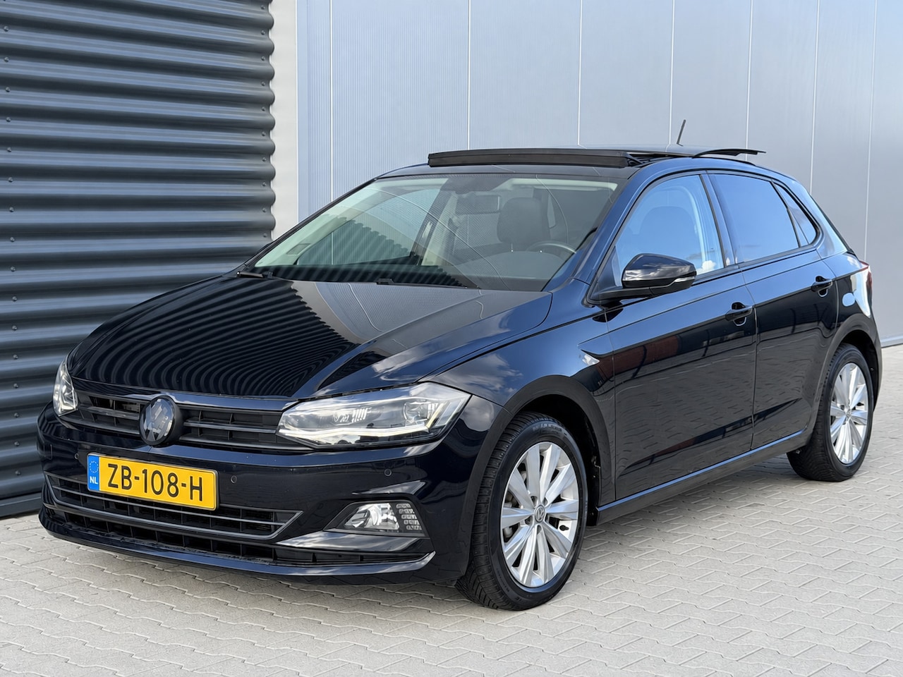 Volkswagen Polo - 1.0 TSI Beats - Highline - Pano - Navi - PDC - AutoWereld.nl