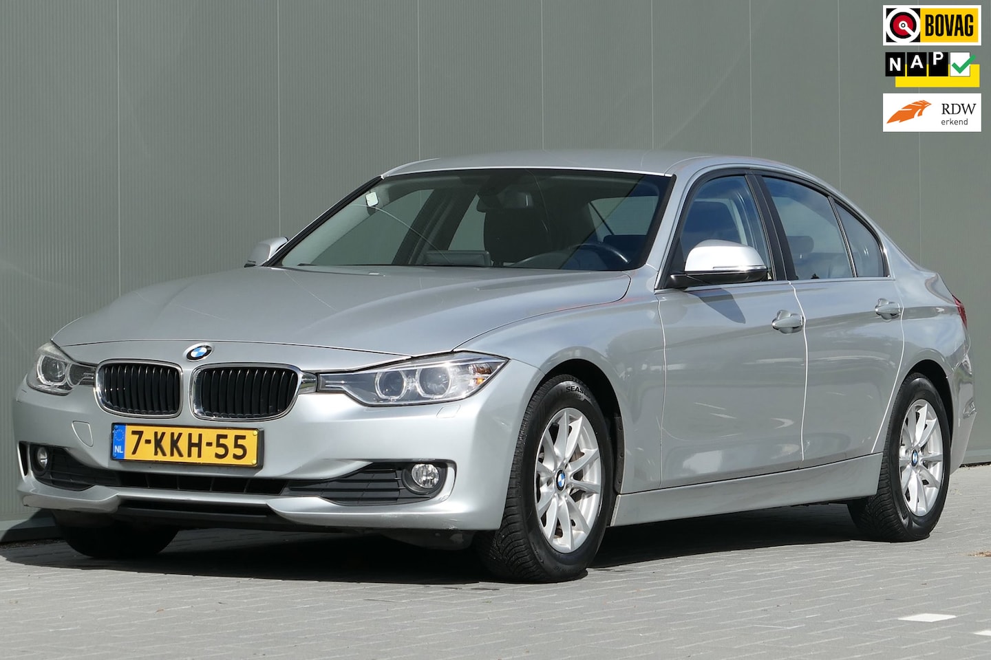 BMW 3-serie - 320i EfficientDynamics Edition Executive NAP Cruise Leder Navi Clima - AutoWereld.nl
