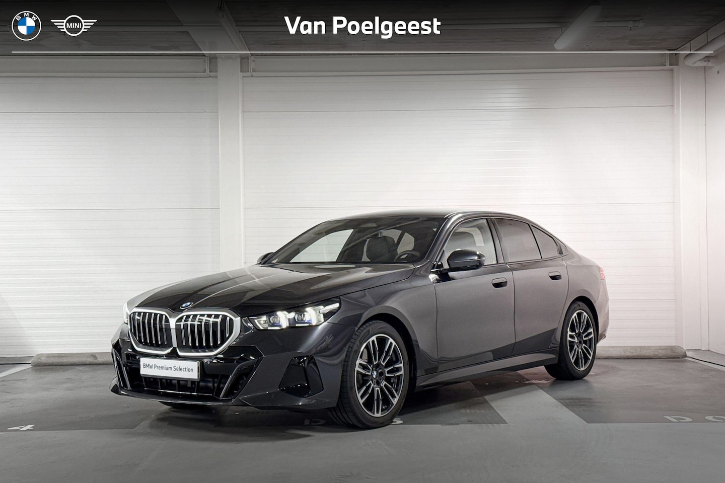 BMW 5-serie - Sedan 520i | M-Sport | Comfort Access | Trekhaak | Panoramadak | Travel Pack | Comfort Pac - AutoWereld.nl