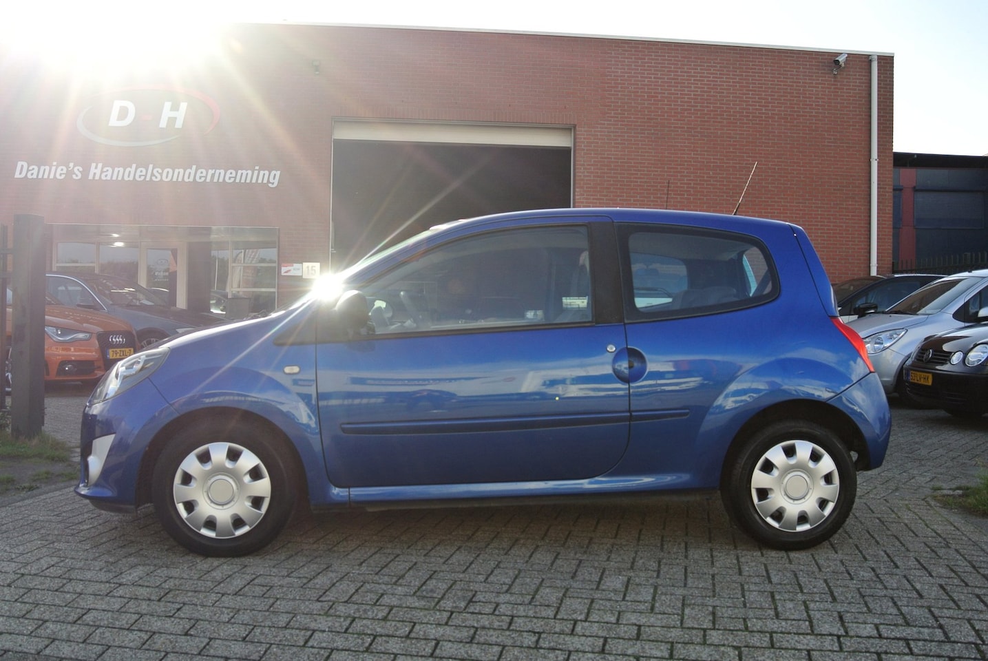 Renault Twingo - 1.2 Dynamique airco panoramadak inruil mogelijk nap - AutoWereld.nl