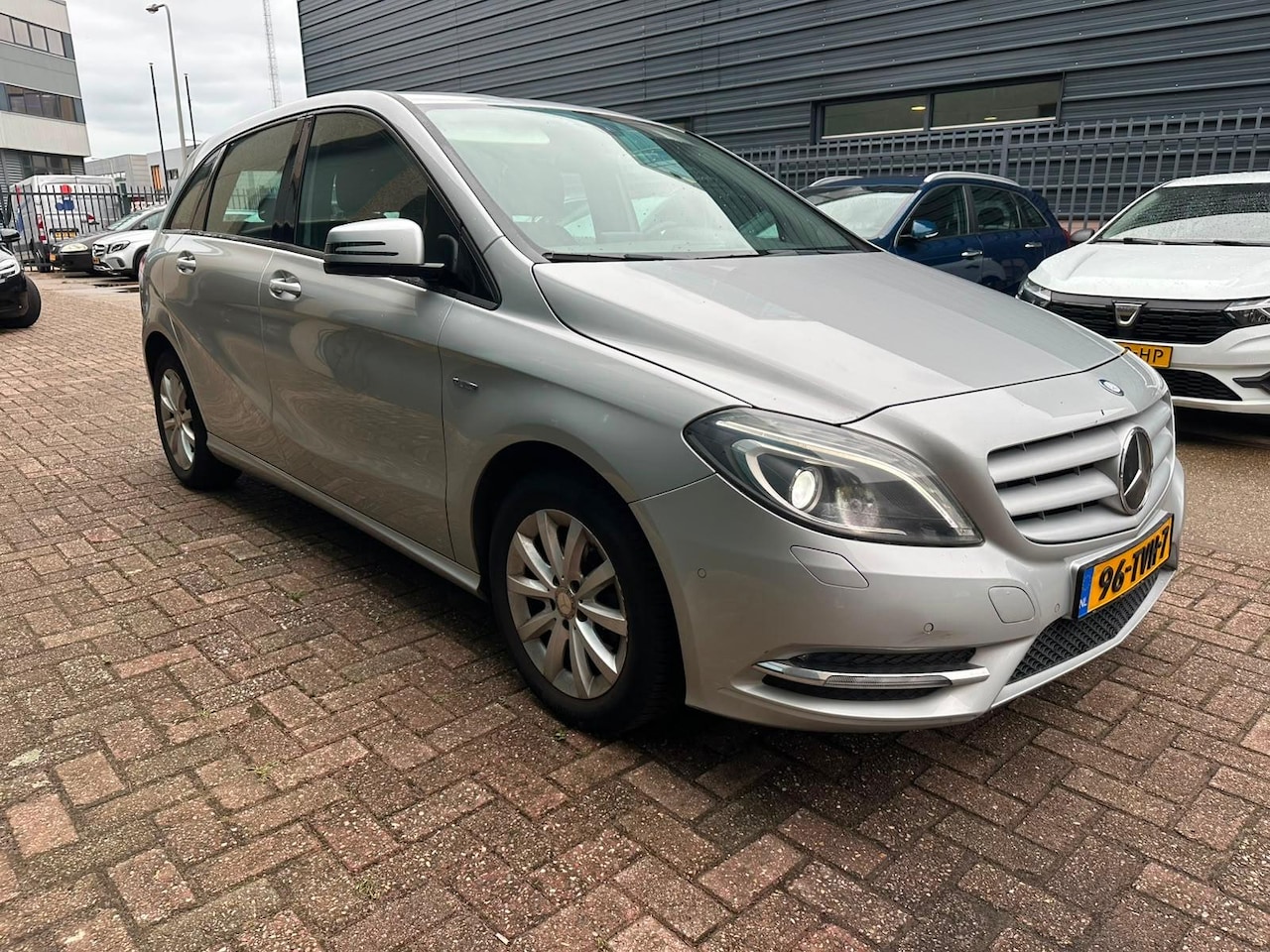 Mercedes-Benz B-klasse - 180 Ambition 1.6 i 6 Bak zNAVI PDC AIRCO XENON - AutoWereld.nl