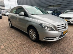 Mercedes-Benz B-klasse - 180 Ambition 1.6 i 6 Bak zNAVI PDC AIRCO XENON