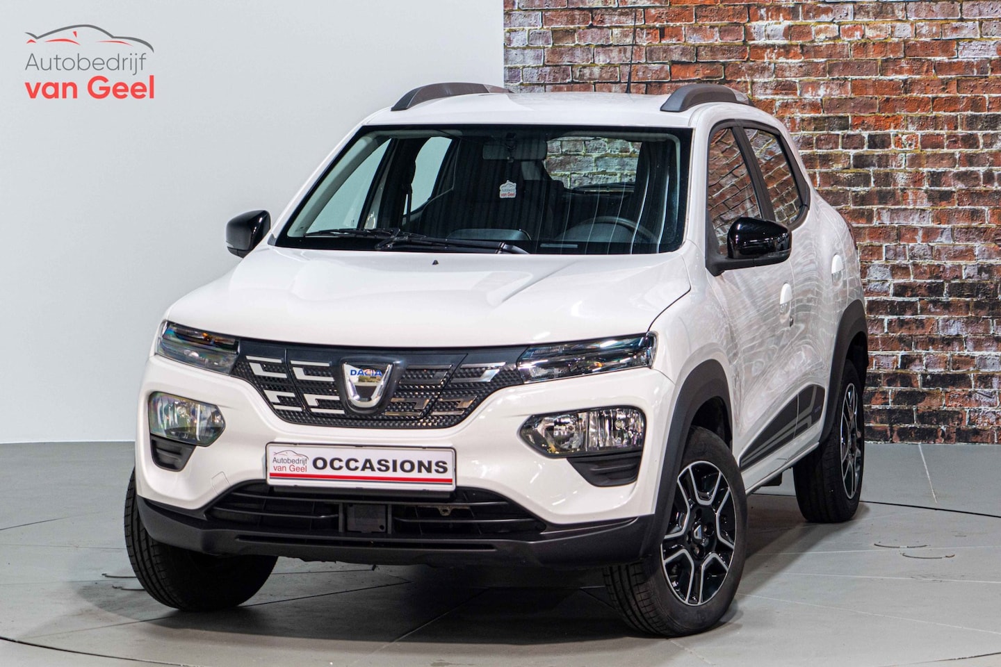 Dacia Spring - Comfort Plus (Orange Pack) 27 kWh I Cruise controle I Achteruitrij camera - AutoWereld.nl