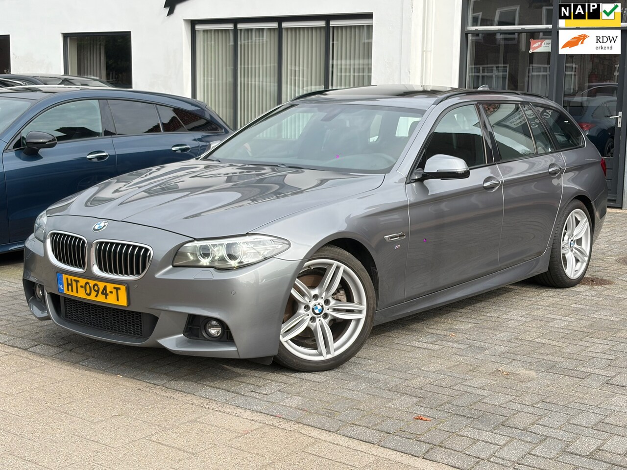 BMW 5-serie Touring - 520i High Executive 520i High Executive,Panoramadak,Stoelverwarming,Navigatie,19 Inch L.M. Velgen - AutoWereld.nl