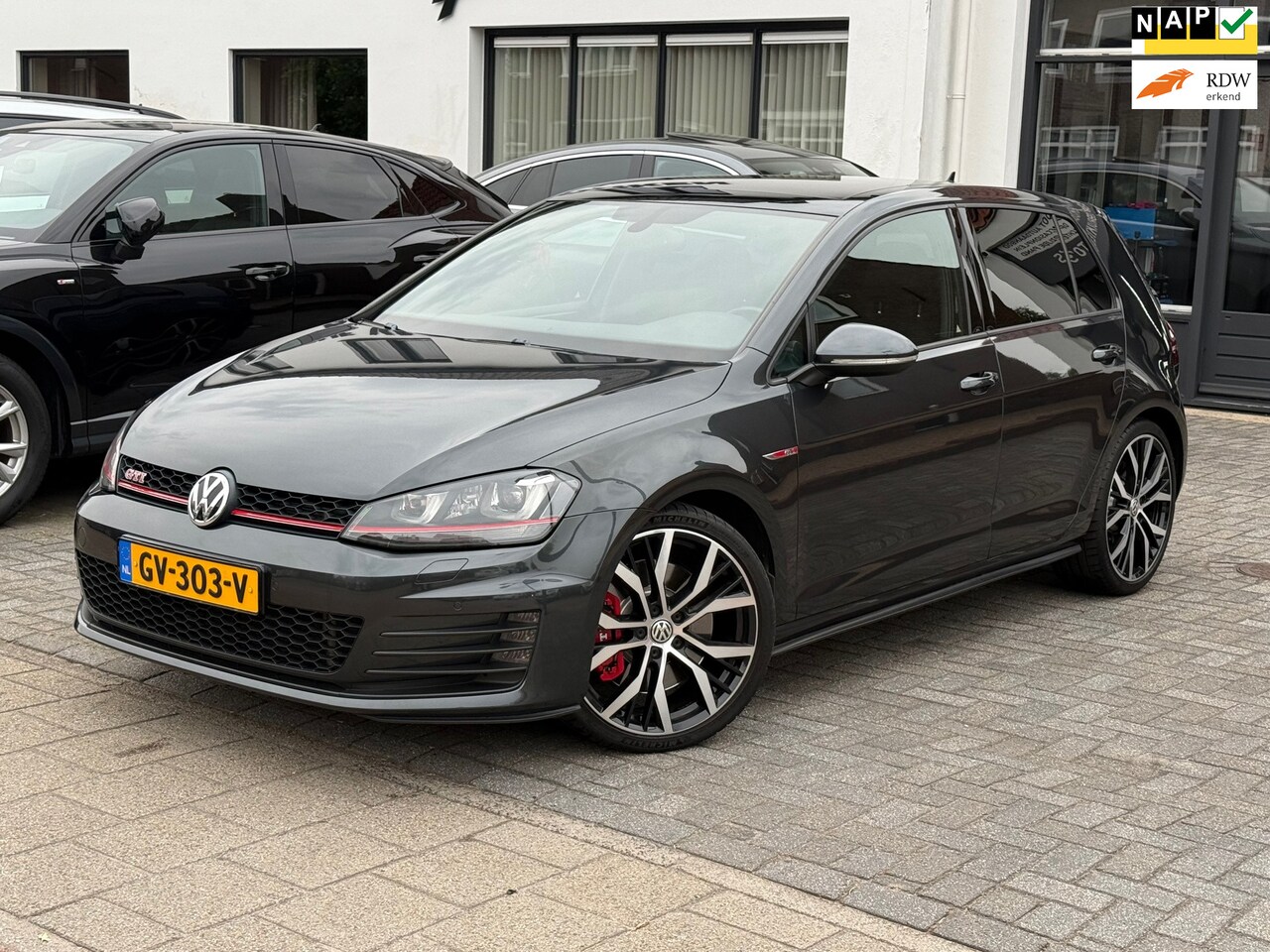 Volkswagen Golf - 2.0 TSI GTI Performance 2.0 TSI GTI Performance, NAP,Panoramadak,Stoelverwarming, Leder,19 Inch.L.M.Velgen - AutoWereld.nl